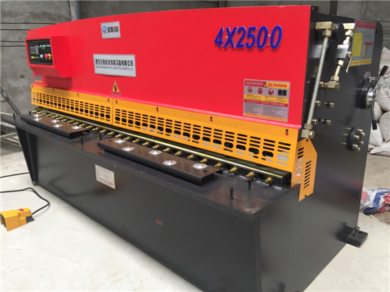 液壓擺式(shi)剪闆機 液壓擺式(shì)剪闆機