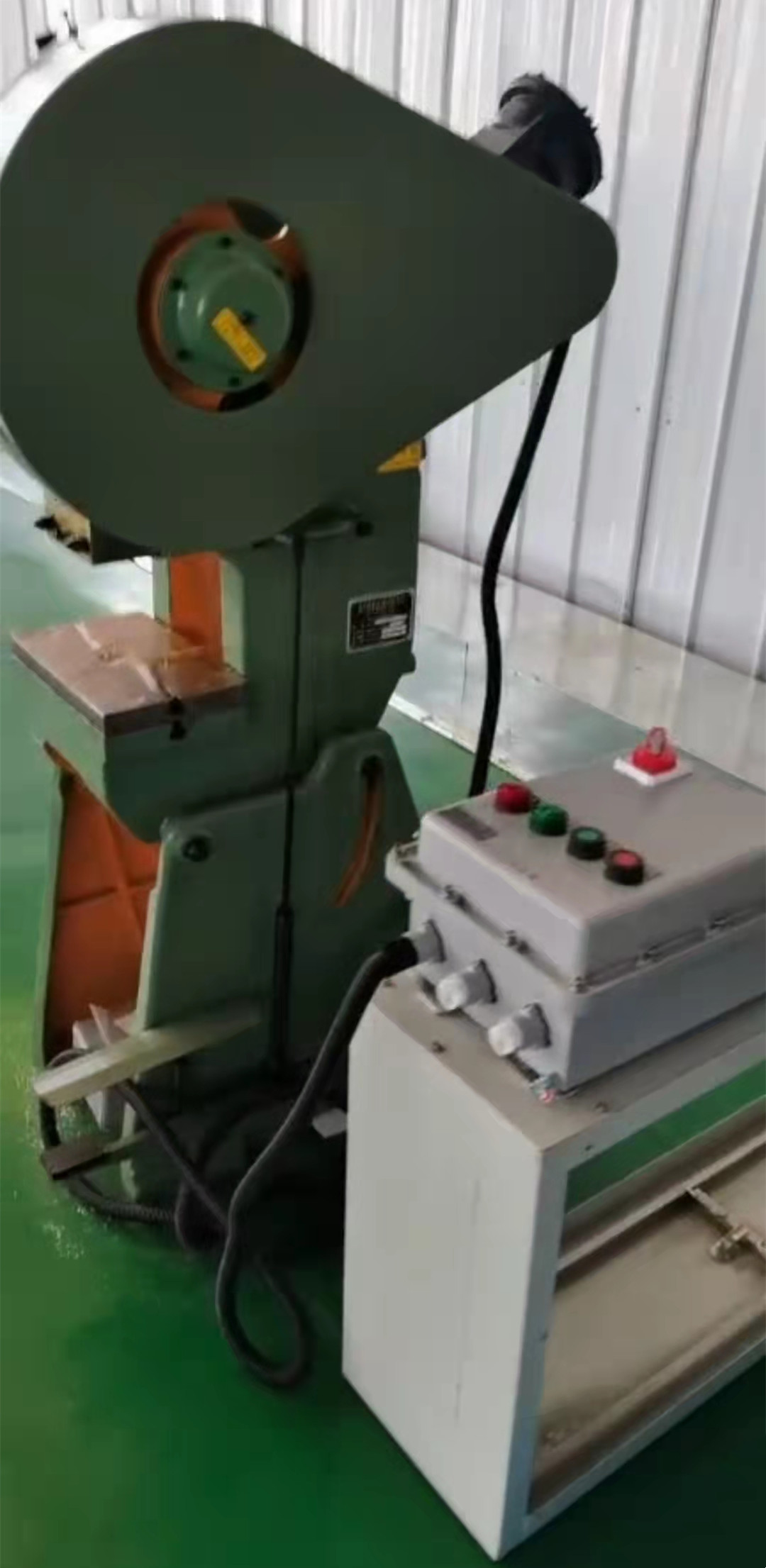 防爆壓(yā)力機